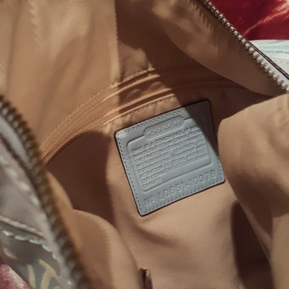 Coach shoulder bucket crossbody pocketbook - Picture 3 of 6